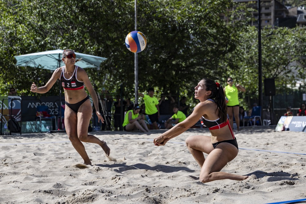 Beach volley femmes Victoria Beguelin et Marion Auge action
