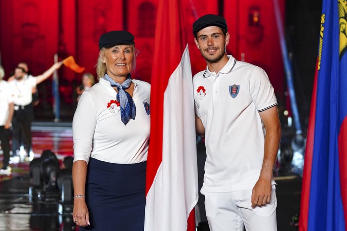 Porte drapeaux Manu Vitali Direction de la Communication