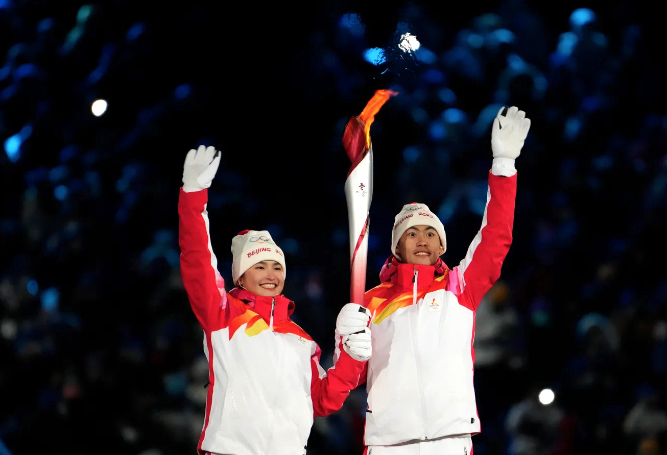 Jeunes Chinois torche olympique AP 